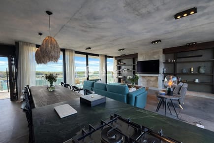 Venta propiedad moderna con 2 suites y dependencia de servicio