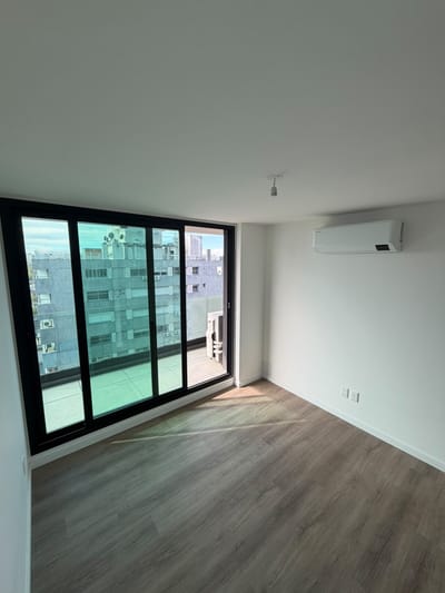 En venta Apto 2 Dormitorios 2 baños con balcón al frente - Punta Carretas