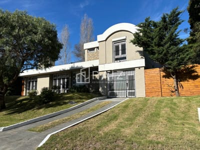 CASA VENTA DE 4 DORMITORIOS