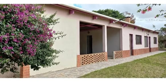 Casa en venta c/ cochera en Chuy