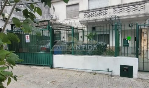 Oportunidad! Casa En Venta En Zona Nuevo Centro Shopping, 2 Dormitorios, Jardín Y Cochera. Inm Atlántida