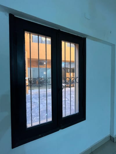 ALQUILO LOCAL COMERCIAL IDEAL PARA CAFETERÍAS EN EL CENTRO DE ASUNCIÓN FRENTE A LA PLAZA URUGUAYA