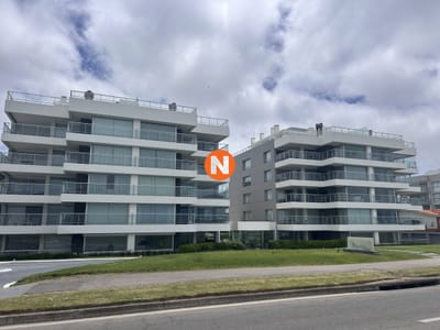 Amplio Apartamento en Pinares, a Pasos del Mar