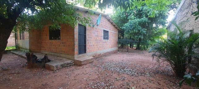 Casa en Venta en Terreno de 400 m² – Colonia Thompson, Ypané.