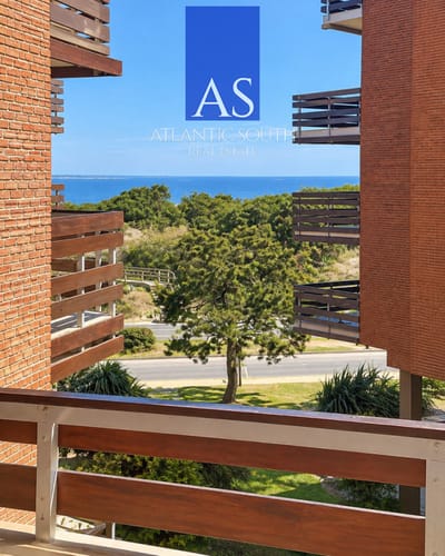 Apartamento 2 dormitorios frente al mar reciclado terraza y garage gastos bajos Playa Mansa Punta del Este
