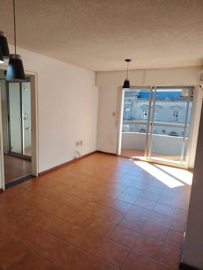 Alquiler Apartamento 2 Dormitorios Balcón Y Terraza En Centro
