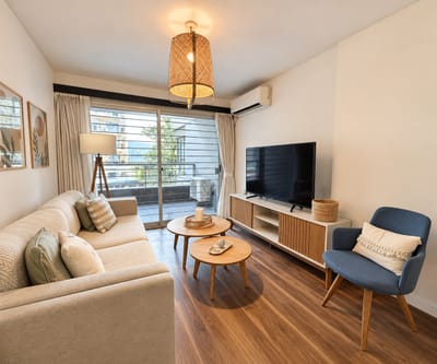 Apartamento de 2 dormitorios en venta c/ cochera en Punta Carretas
