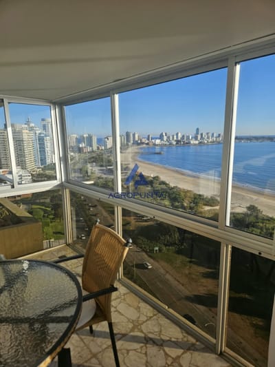 Apartamento de 3 Dormitorios y Servicio con Baño Punta del Este Mansa Alquiler Temporada