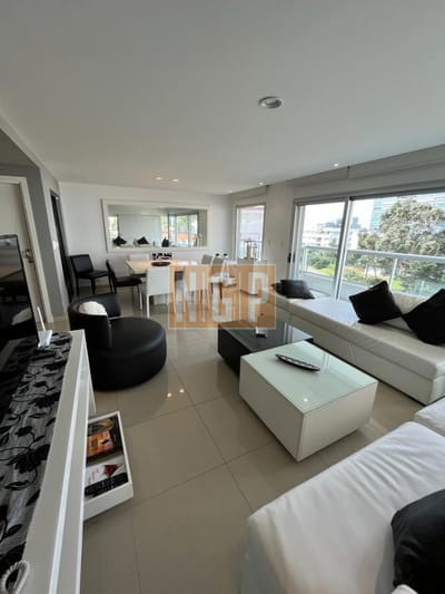APARTAMENTO NUEVO con parrillero y servicios