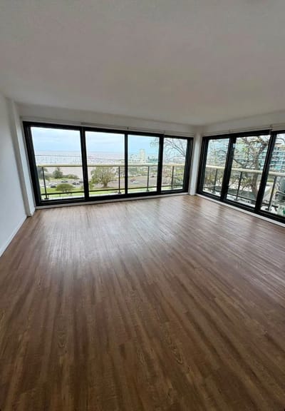 Apartamento en alquiler 4 dormitorios c/ cochera en Puerto Buceo