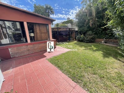 Casa en venta tres dormitorios y barbacoa en Buceo.