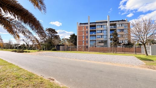 Apartamento En Alquiler A Estrenar De 3 Dormitorios, Terraza, Parrillero Y Cochera