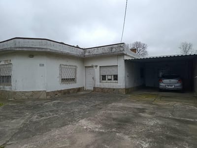 Casa en venta de 3 dormitorios y espacios para varios vehículos Piedras Blancas