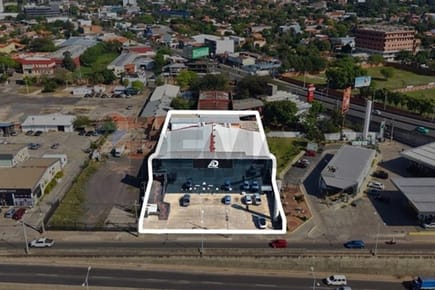 GRAN Local Comercial Sobre Av. Madame Lynch

GRAN PROPIEDAD COMERCIAL EN VENTA
SOBRE MADAME LYNCH Y AVIADORES DEL CHACO*

