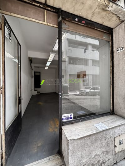Oficina Sosa Prado - Treinta y Tres y 25 de Mayo local de 23mts2 con baño
