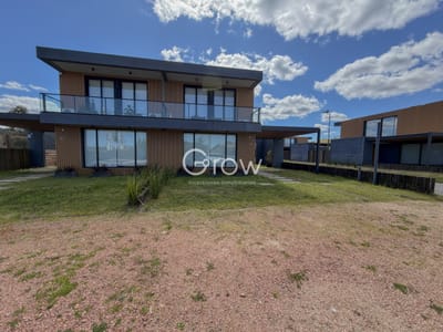 Casa moderna en venta en un barrio privado