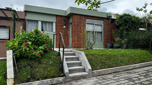 COD 1612 - Vivienda a una cuadra de la rambla