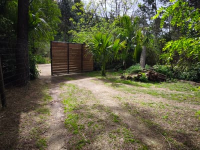 EXCELENTE A 3 DE PLAYA ZONA RESIDENCIAL AMPLIA CON JARDIN  PARRILLERO SUPER LUMINOSA