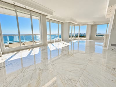 Impactante penthouse dúplex con pileta propia. 670 m2, 4 garajes