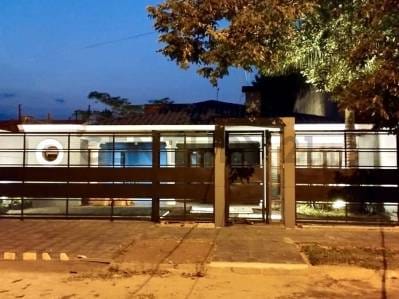 En venta amplia residencia zona UCA