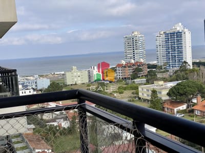 Cómoda planta a metros de Playa Brava