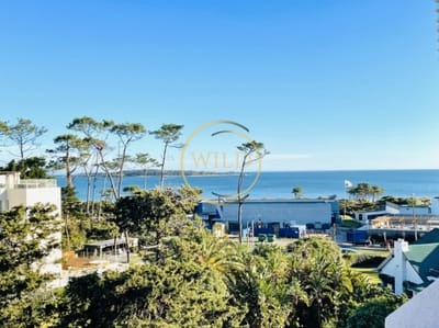Apartamento en Mansa - Punta del Este en venta de 3 dormitorios.