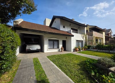 Casa en venta c/ cochera en Carrasco