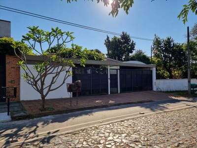 VENDO CASA EN UNA PLANTA DE 3 DORMITORIOS - Barrio VILLA AURELIA