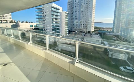 Departamento en venta en Seasons Tower, Oportunidad en Punta del Este