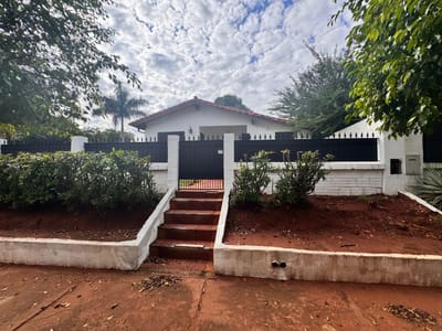 EN VENTA CASA EN LAURELTY - LUQUE