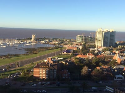 Departamento en venta en Torres Náuticas, Oportunidad en Montevideo