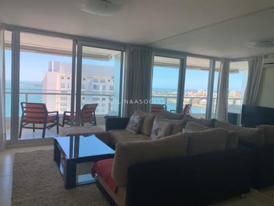 Departamento en venta en Season Tower, Oportunidad en Punta del Este