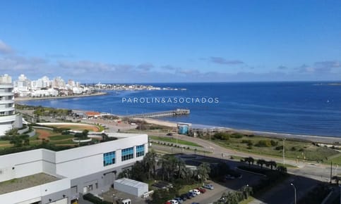 Departamento en venta en Season Tower, Oportunidad en Punta del Este