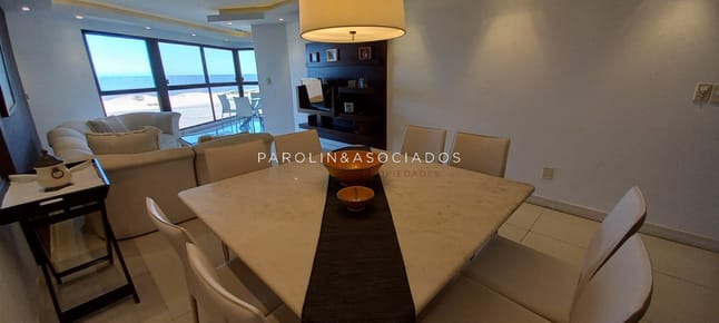 Departamento en venta en Torre Cristal, Oportunidad en Punta del Este