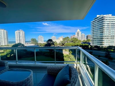 Departamento en venta en Torre One, Oportunidad en Punta del Este