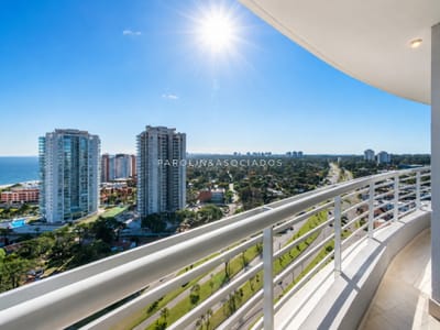 Departamento en venta en Torre Alexander Boulevard, Oportunidad en Punta del Este