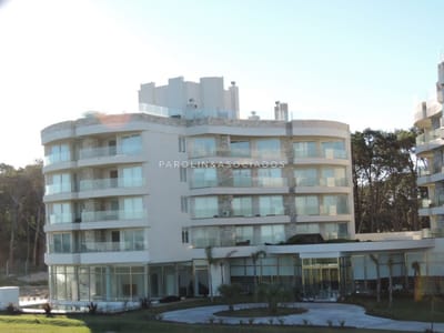Departamento en venta en Azure Tower II, Oportunidad en Punta del Este