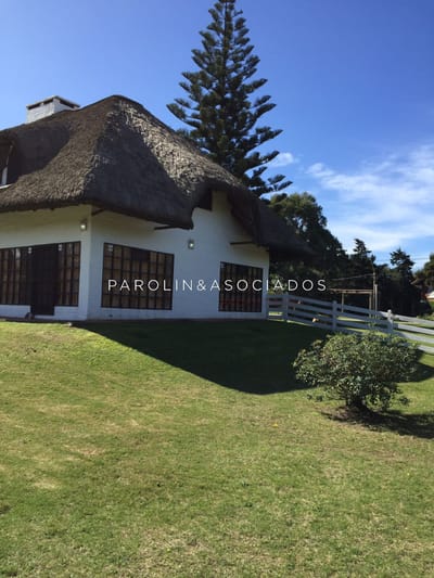 Agradable casa en venta en Pinares, Punta del Este.