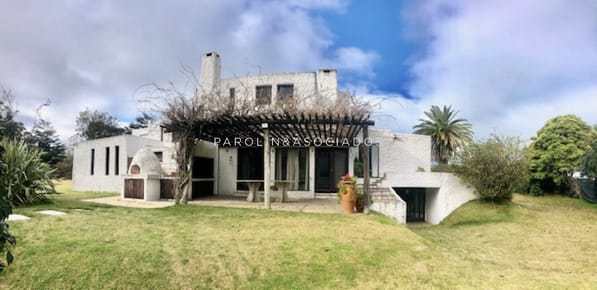 Casa en venta de 5 dormitorios en Pinares, Punta del Este.