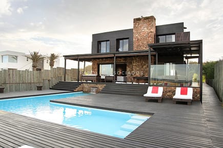 Hermosa casa en venta de 5 dormitorios en Santa Monica, Jose Ignacio.