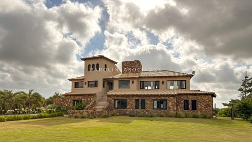 Excelente casa en venta en el Quijote Chacras Reserva Natural, Punta del Este.