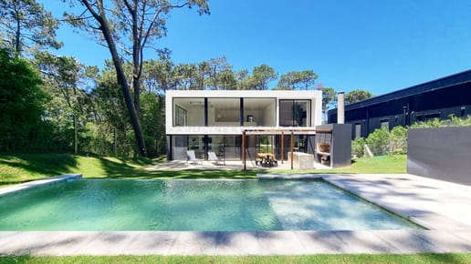 Casa a Estrenar en Barrio Privado. 4 Suites, Piscina climatizada, losa radiante.