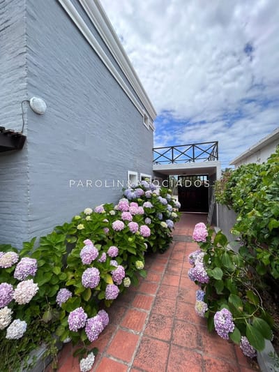 Casa de 3 dormitorios en venta en Manantiales, Punta del Este.