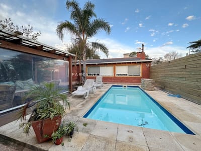 Hermosa casa en venta de 4 dormitorios en Mansa, Punta del Este.