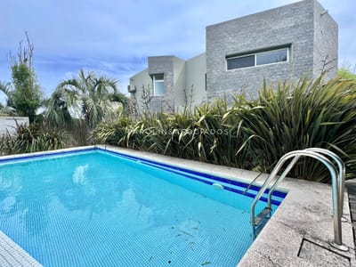 Casa en Venta de 5 Dormitorios en Manantiales