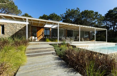 Casa en Venta de 4 Dormitorios + dependencia en Laguna Escondida