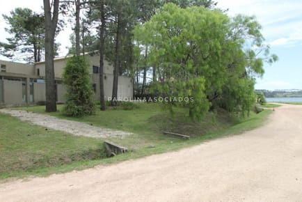 Casa en Venta de 5 Dormitorios en Laguna Blanca, Punta del Este