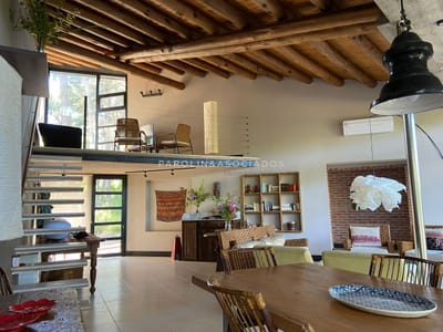 Casa en venta de 4 dormitorios, barrio privado Punta del Este.