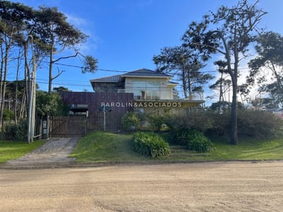 Casa de 6 dormitorios y servicio en Montoya, La Barra