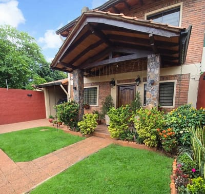 VENDO HERMOSA CASA EN FERNANDO Z SUR